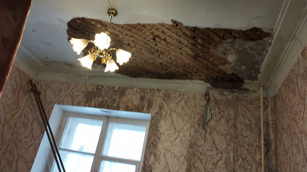 В одном из домов Старой Вичуги рушится несущая стена